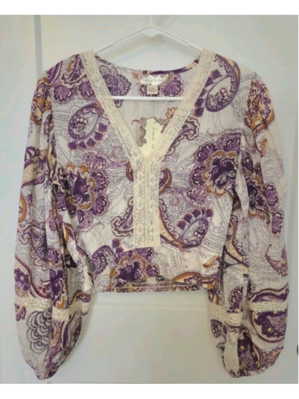 Band of Gypsies BOF NWT Cream Purple V-Neck Lace Paisley Crop Blouse Size S